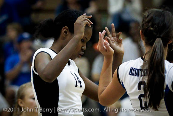 September/19/11: MCHS Varsity Volleyball vs Orange Hornets. Madison wins 3-0.